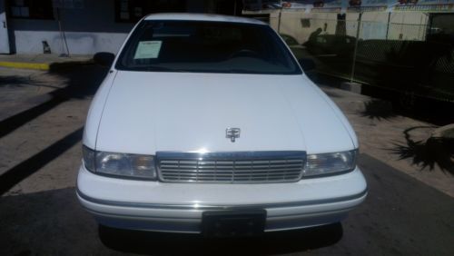 1996 Chevrolet Caprice Classic Sedan 4-Door 4.3L, image 3