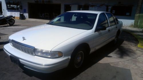 1996 Chevrolet Caprice Classic Sedan 4-Door 4.3L, image 4
