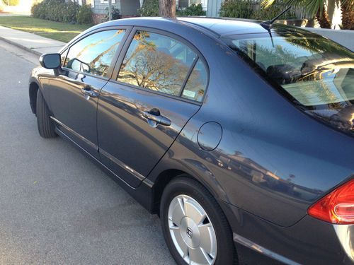 2007 honda civic hybrid sedan.  one owner.  great autocheck score.