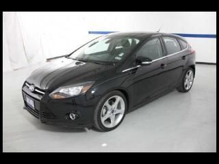 12 focus titanium hatchback, 2.0l 4 cylinder, auto, navi, sunroof, clean 1 owner