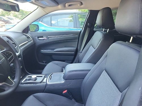 2022 chrysler 300 series touring