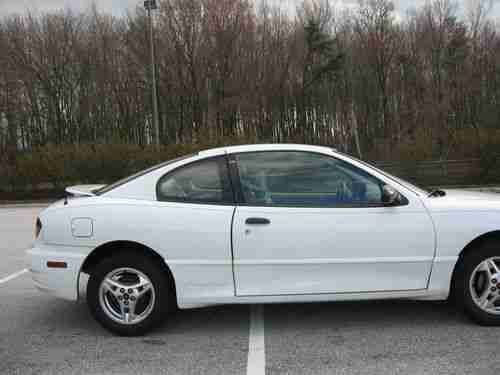 2004 Pontiac Sunfire SE Coupe 2-Door 2.2L, image 2