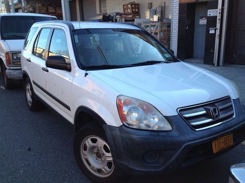 Honda cr-v 2005 109k mile one owner non-smoker new water pump and belt