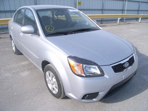 2011 kia rio/lx/sx hail damage clean title 45,715 k only silver side damage