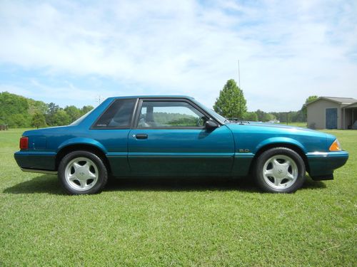 1993 ford mustang lx sedan 2-door 5.0l