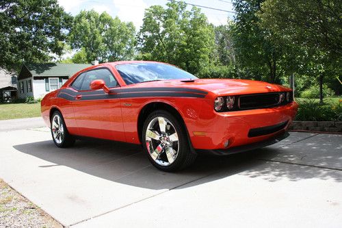 2009 dodge challenger r/t coupe 2-door 5.7l