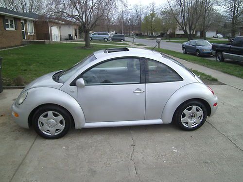 2001 volkswagen beetle gls hatchback 2-door 2.0l