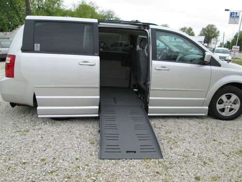 2010 dodge grand caravan braun entervan ii