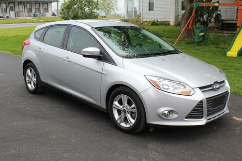 2012 ford focus se hatchback 4-door 2.0l 22000 miles automatic clean