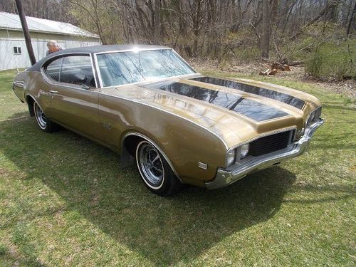Extremely clean oldsmobile 442 all original