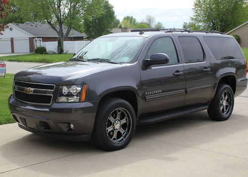 2010 chevrolet suburban 1500 lt sport utility 4-door 5.3l