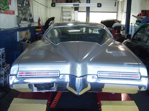 1971 classic buick riviera - super clean