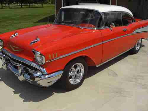 Classic 1957 Chevy Bel Air 2 dr. hardtop 150/210 . Red\White 10,500mi. Restored, image 2