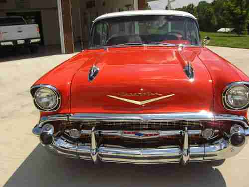 Classic 1957 Chevy Bel Air 2 dr. hardtop 150/210 . Red\White 10,500mi. Restored, image 3