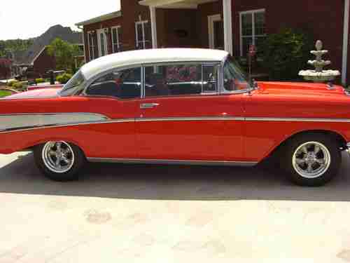 Classic 1957 Chevy Bel Air 2 dr. hardtop 150/210 . Red\White 10,500mi. Restored, image 4