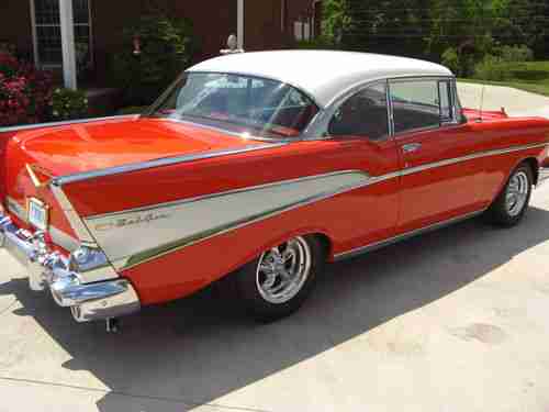 Classic 1957 Chevy Bel Air 2 dr. hardtop 150/210 . Red\White 10,500mi. Restored, image 5