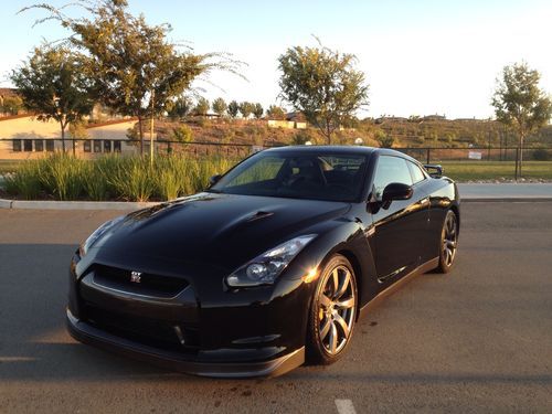 2010 nissan gt-r premium - black