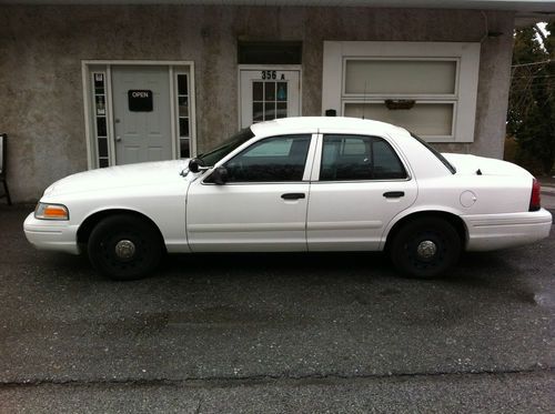 2004 ford crown victoria police interceptor sedan 4-door 4.6l