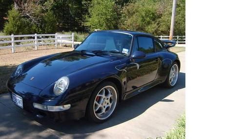 Porsche 911 carrera 4 - looks like 993