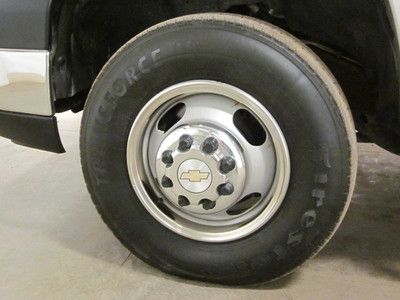 SILVER CHEVROLET SILVERADO 3500 CREW CAB DUALLY DIESEL AUTO 4X4 LEATHER LOADED, image 21