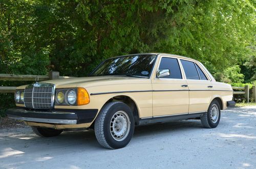 1985 mercedes-benz 300d sedan, runs great, florida car from new, no reserve!