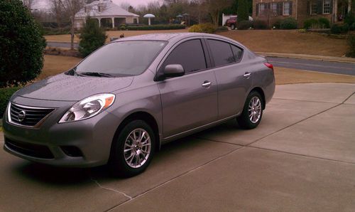 2012 nissan versa sv - loaded w/ options