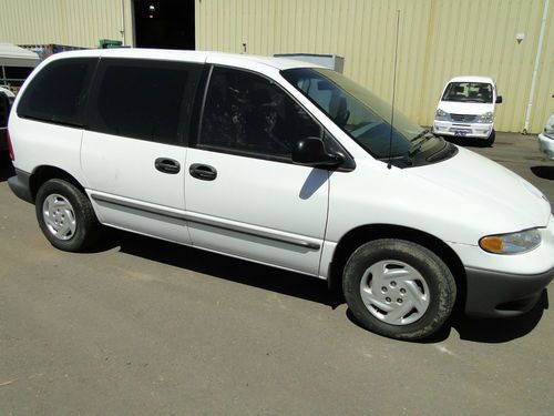 1999 dodge caravan base 8 passenger van - needs body control module