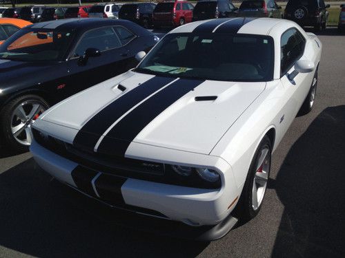 2012 dodge challenger srt8 coupe 2-door 6.4l