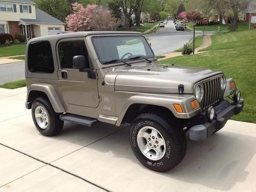 2004 jeep wrangler 4x4 sahara powered by a 190hp 6-cylinder 4.0l engine