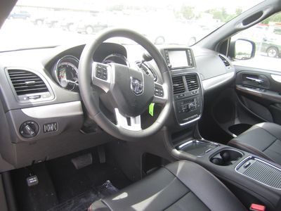BRAND NEW SLEEK BLACK 2013 DODGE GRAND CARAVAN R/T MINIVAN, image 17