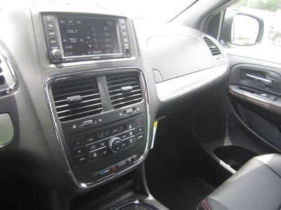 BRAND NEW SLEEK BLACK 2013 DODGE GRAND CARAVAN R/T MINIVAN, image 23
