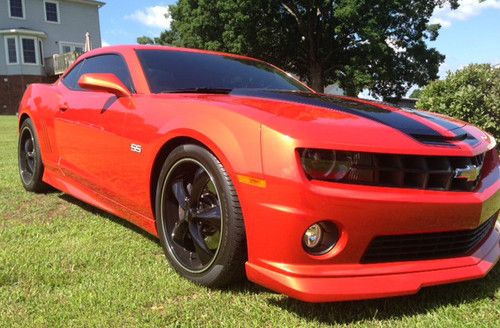 2010 chevrolet camaro ss      (beautiful car with low miles)