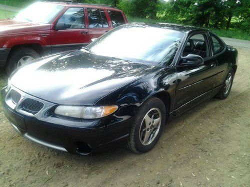 2001 grand prix gt, black 2 door