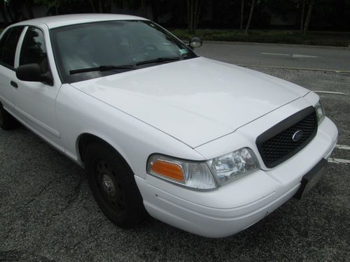 2006 crown victoria police interceptor- clean no holes or dents