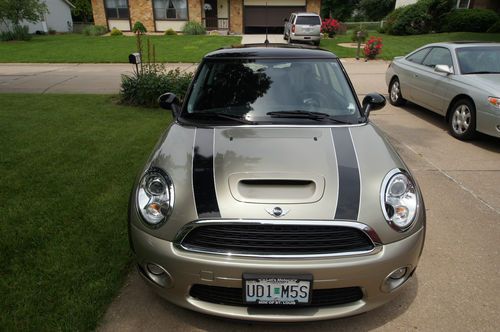 2007 mini cooper s, metalic silver, 19" wheels, 25,120miles, in excelant conditi