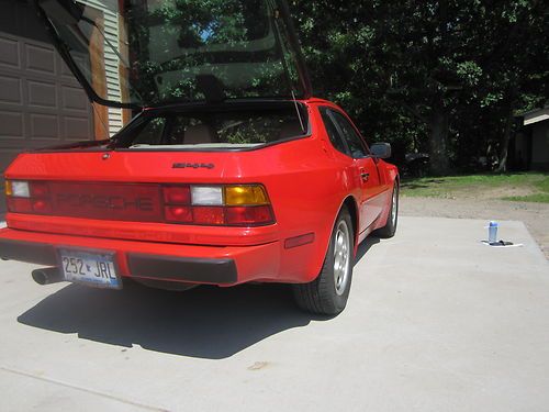 1987 Porsche 944 Base Coupe 2-Door 2.5L, image 2