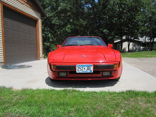 1987 Porsche 944 Base Coupe 2-Door 2.5L, image 3