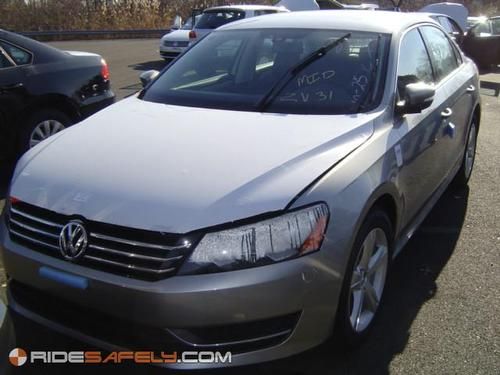 2013 volkswagen passat se sedan 4-door 2.5l