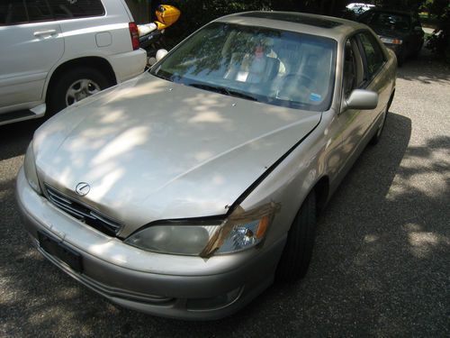 2000 lexus es300 - 4-door 3.0l - as is  - no reserve!