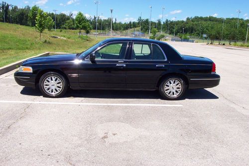 2004 Ford Crown Victoria LX Senior Citizen 1 Owner Only 23,000 Miles, image 5