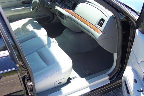 2004 Ford Crown Victoria LX Senior Citizen 1 Owner Only 23,000 Miles, image 14