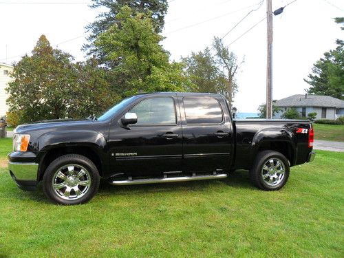 Like new low mileage 2008 gmc sierra sle 26000 miles!