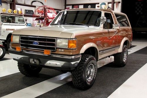 1989 ford bronco xlt excellent condition garage kept  4x4