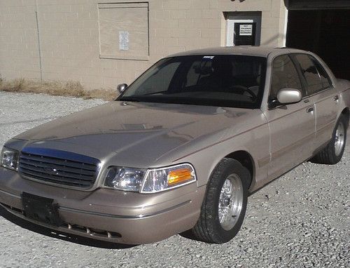 1998 ford crown victoria lx sedan 4-door 4.6l low miles 27,000