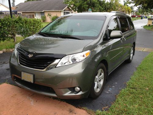 2011 toyota sienna le mini 8 passenger van 5-door 3.5l