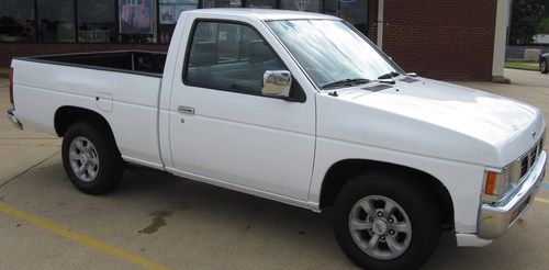 1997 nissan pickup  2wd regular cab  xe