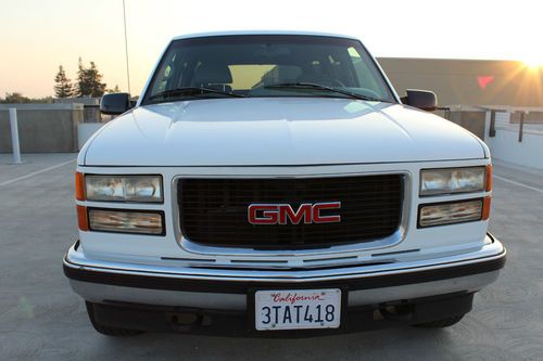 1996 gmc yukon slt....super clean ...loaded....4x4...tow package....tahoe !!!!