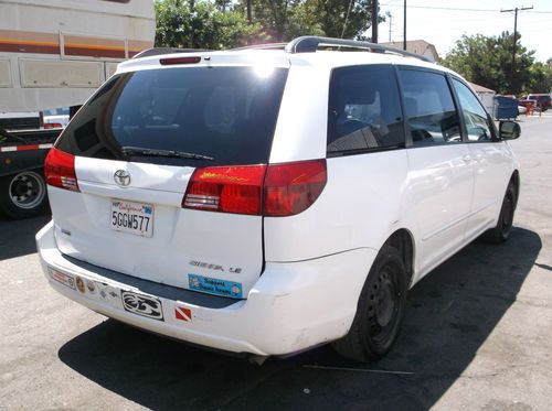 2004 Toyota SIenna, NO RESERVE, image 2