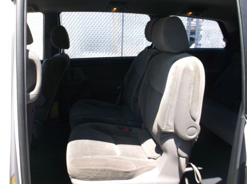 2004 Toyota SIenna, NO RESERVE, image 3