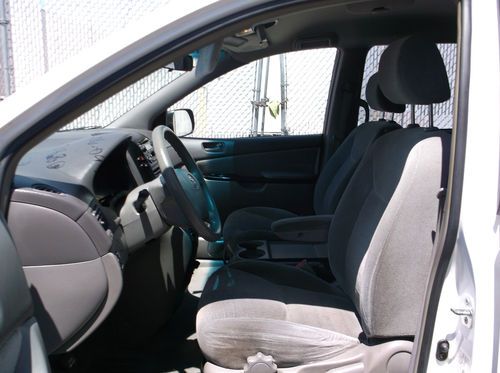2004 Toyota SIenna, NO RESERVE, image 5